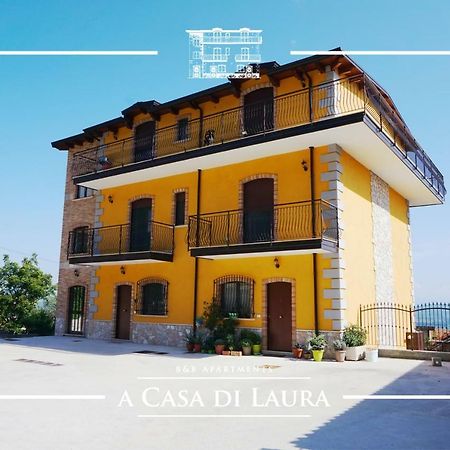 קמפניה A Casa Di Laura B&B Apartments מראה חיצוני תמונה