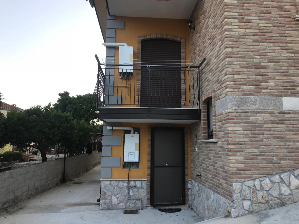 קמפניה A Casa Di Laura B&B Apartments מראה חיצוני תמונה