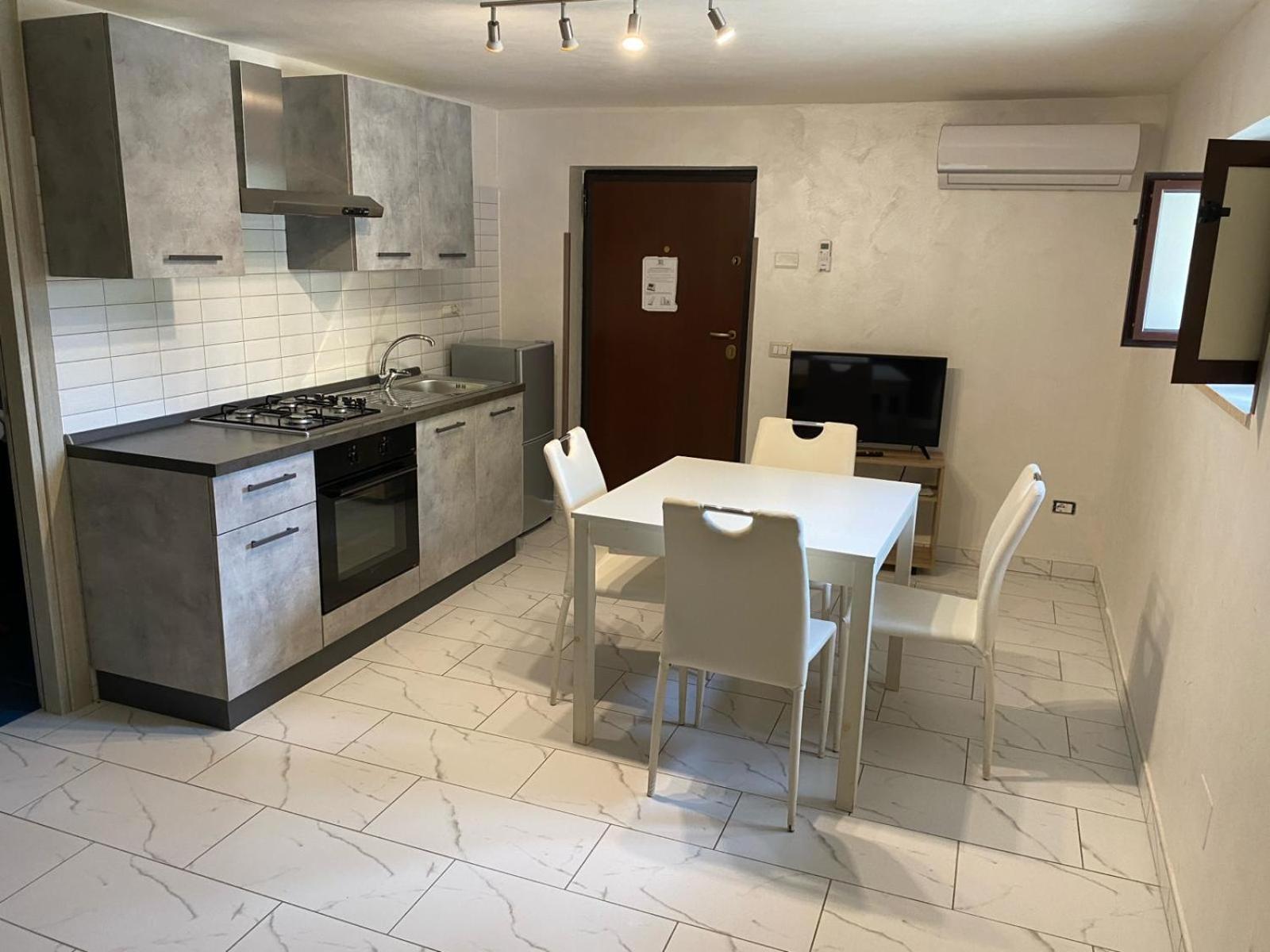 קמפניה A Casa Di Laura B&B Apartments מראה חיצוני תמונה