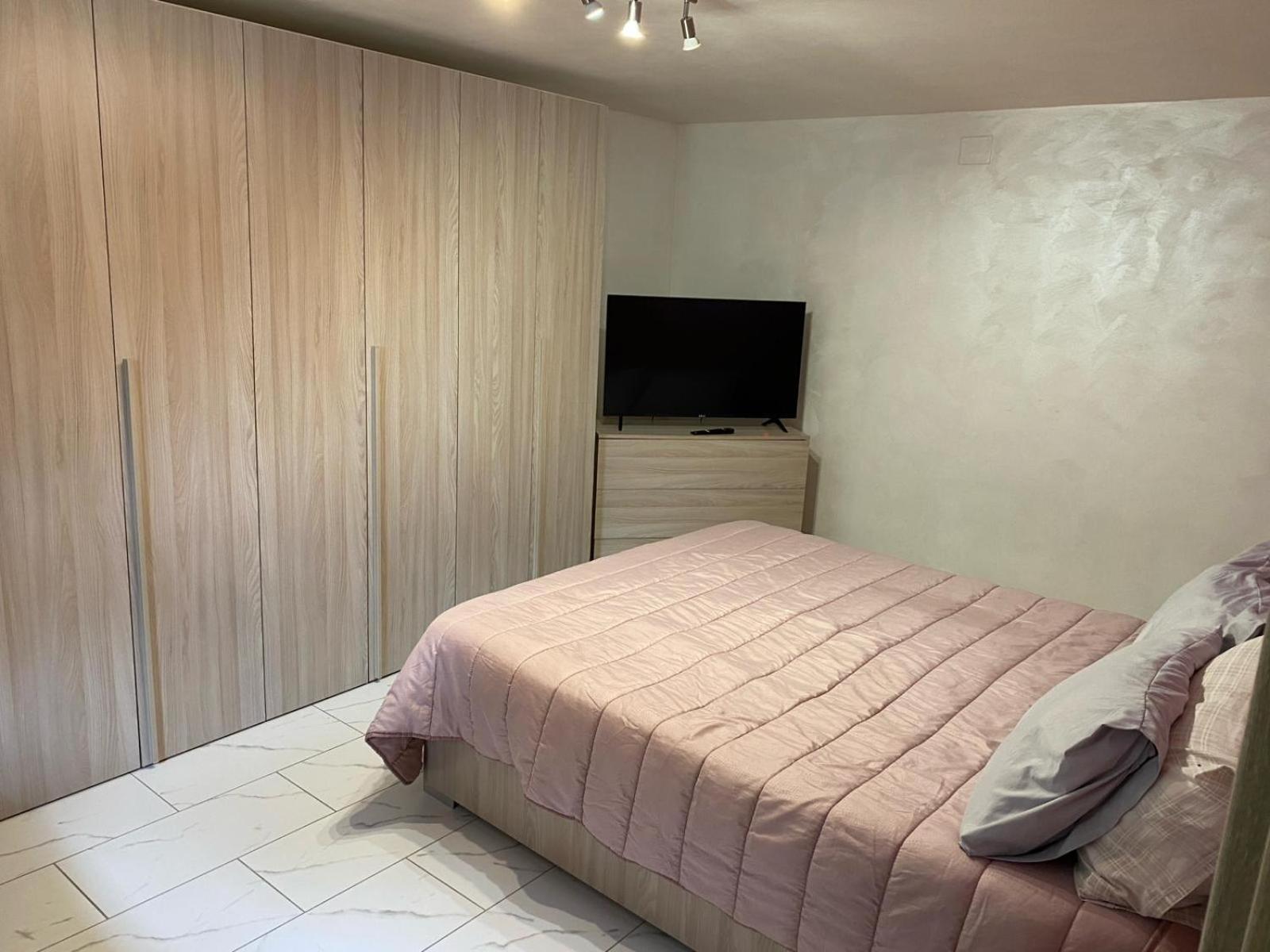 קמפניה A Casa Di Laura B&B Apartments מראה חיצוני תמונה