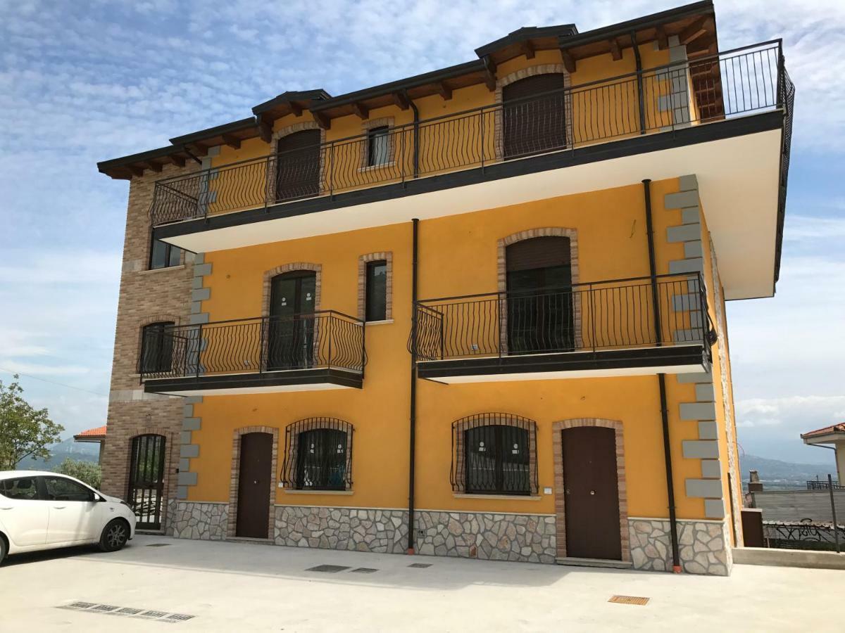 קמפניה A Casa Di Laura B&B Apartments מראה חיצוני תמונה