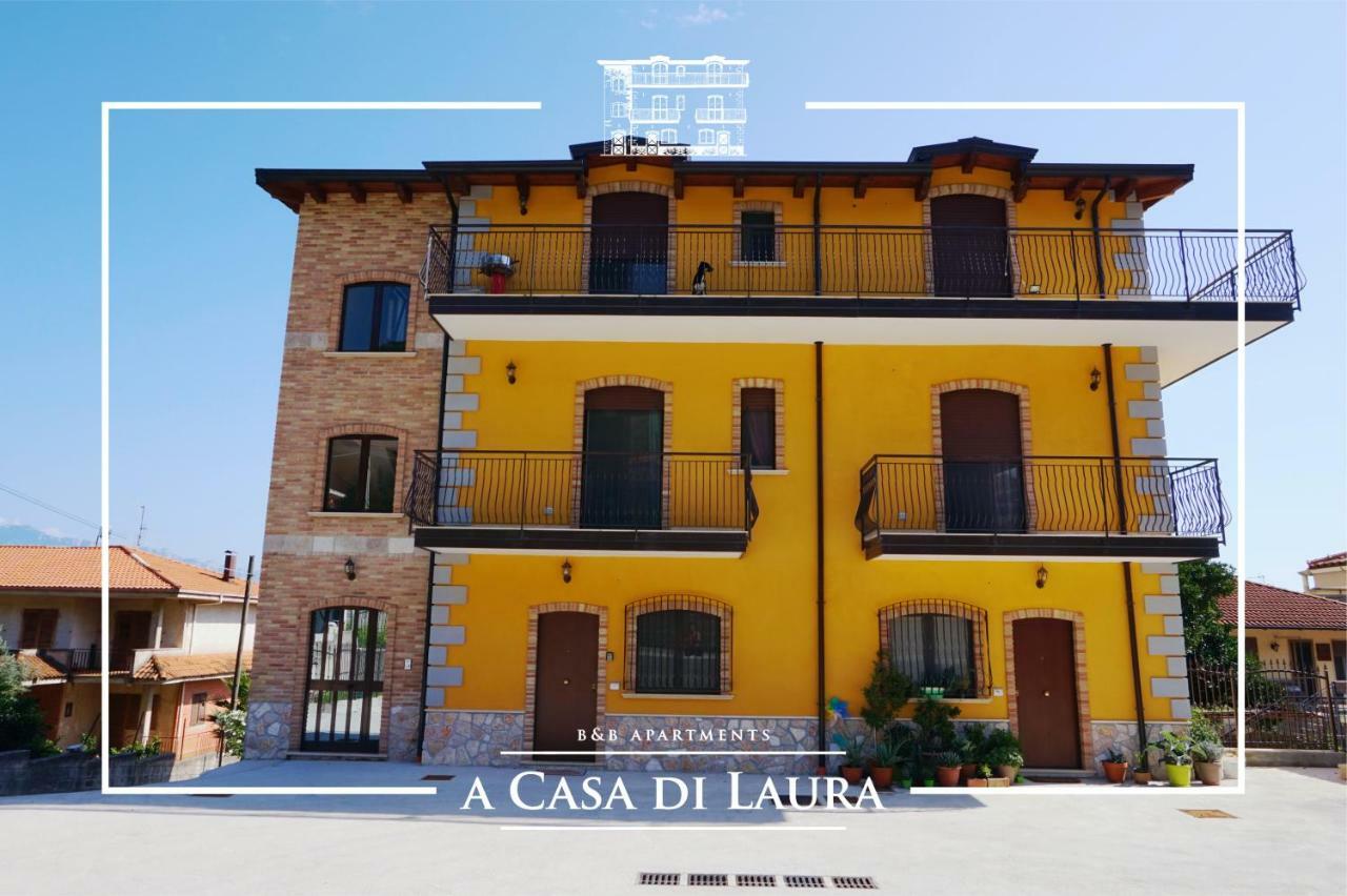 קמפניה A Casa Di Laura B&B Apartments מראה חיצוני תמונה