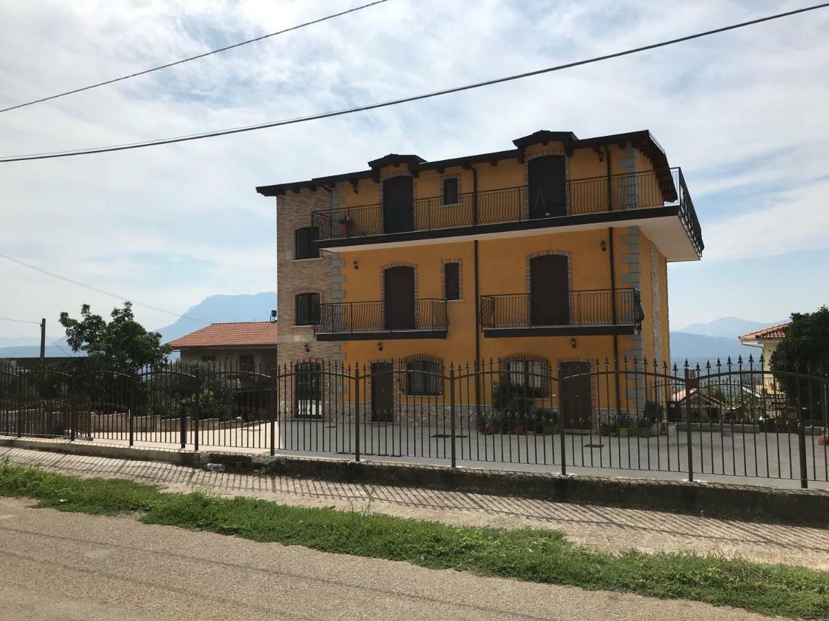 קמפניה A Casa Di Laura B&B Apartments מראה חיצוני תמונה