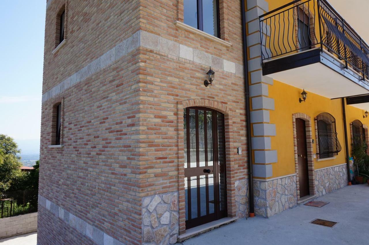 קמפניה A Casa Di Laura B&B Apartments מראה חיצוני תמונה
