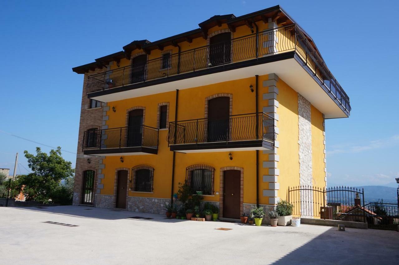 קמפניה A Casa Di Laura B&B Apartments מראה חיצוני תמונה