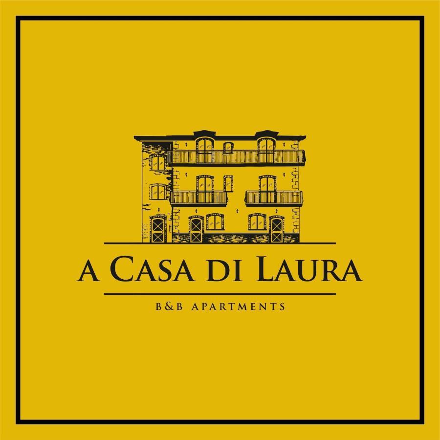 קמפניה A Casa Di Laura B&B Apartments מראה חיצוני תמונה